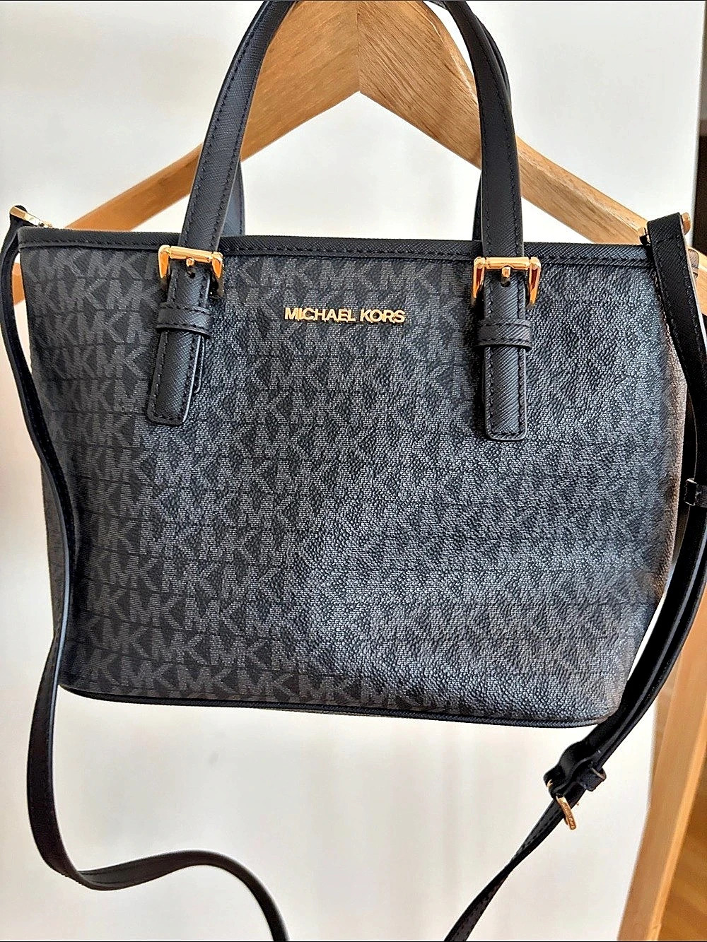 Michael Kors Jet Set Travel Medium Logo Top-Zip Tote Bag Black